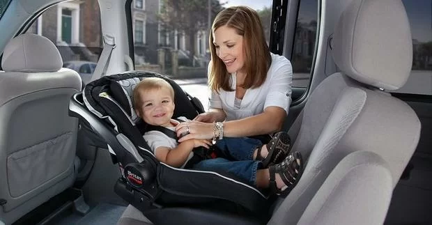 Come installare il seggiolino auto per bambini